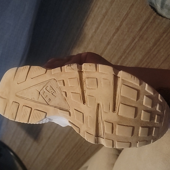 Nike Air Huaraches - Picture 5 of 7